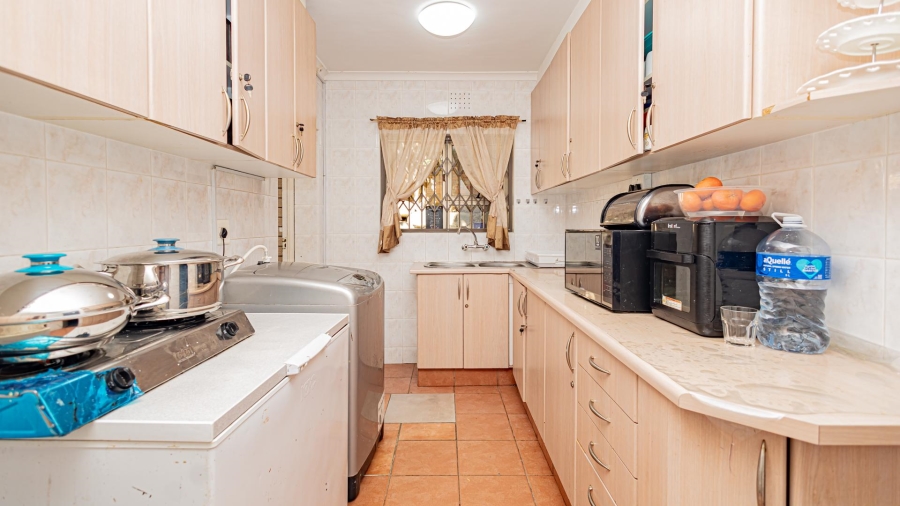 7 Bedroom Property for Sale in Plattekloof Western Cape